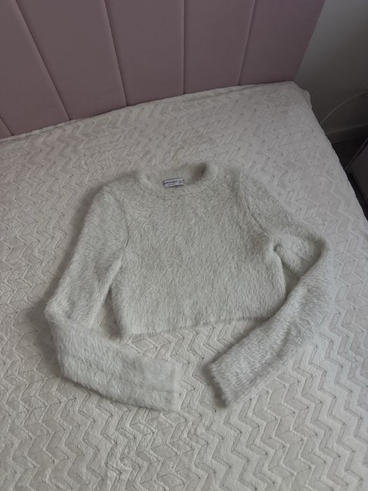biały sweter przyjemny w dotyku