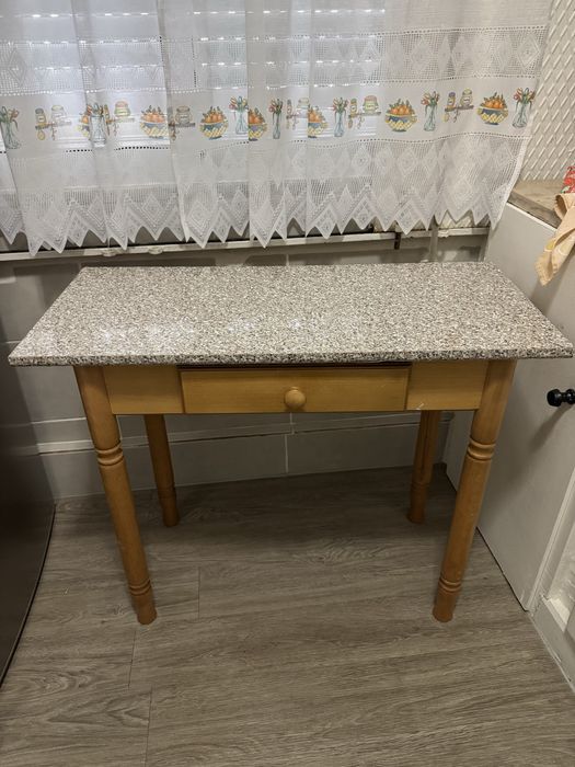 Mesa de Apoio  para interior. Semi novo