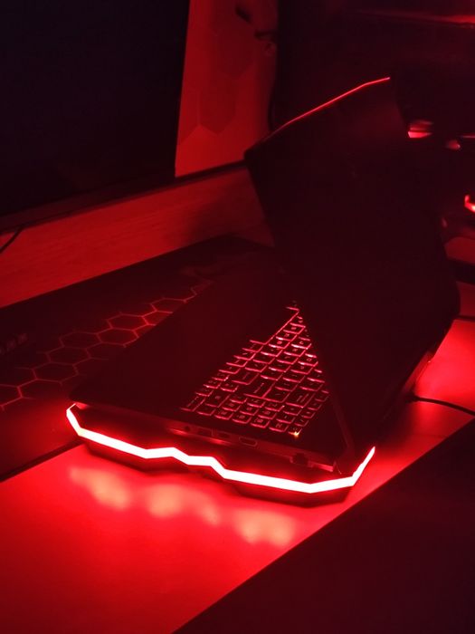 Laptop gamingowy Katana GF66 11ue z RTX 3060 i Intel core 7 + podkładka chłodząca GRATIS