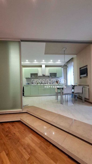 Продам 4 к.кв - 190 м2,, ЖК Азарин, Отакара Яроша 16-Б +2 паркоместа