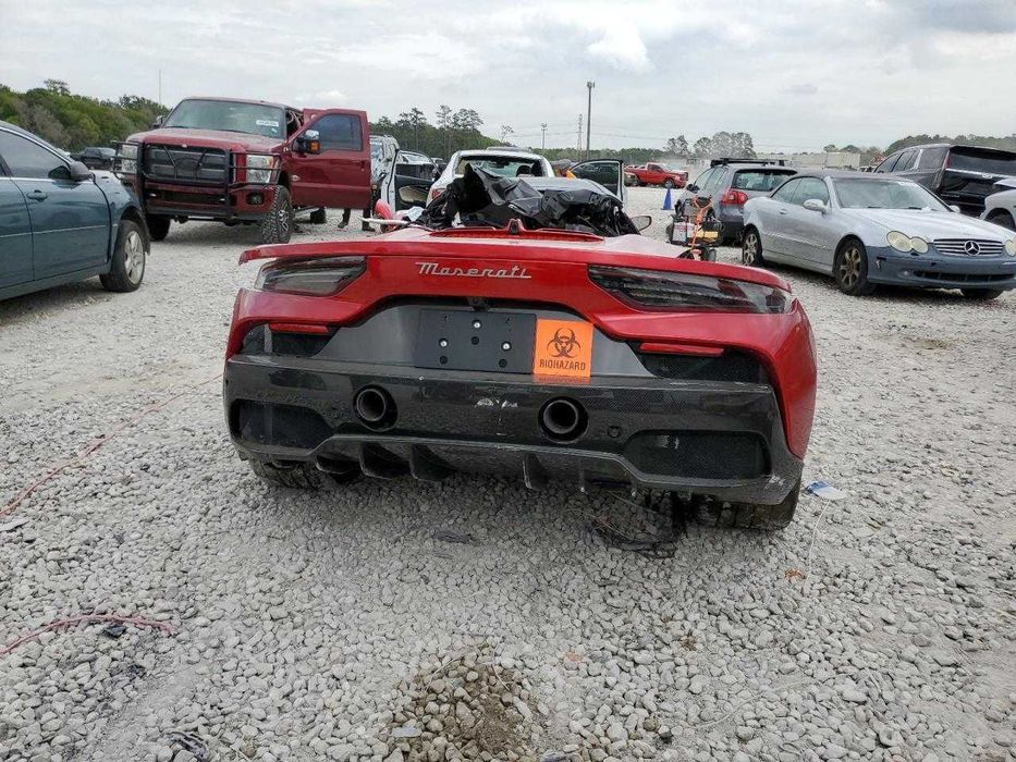 Maserati MC20 z 2023 roku, model USA — części.