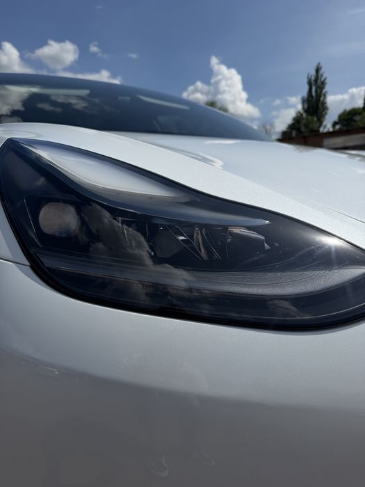 Tasla model 3 2022 рік Рест