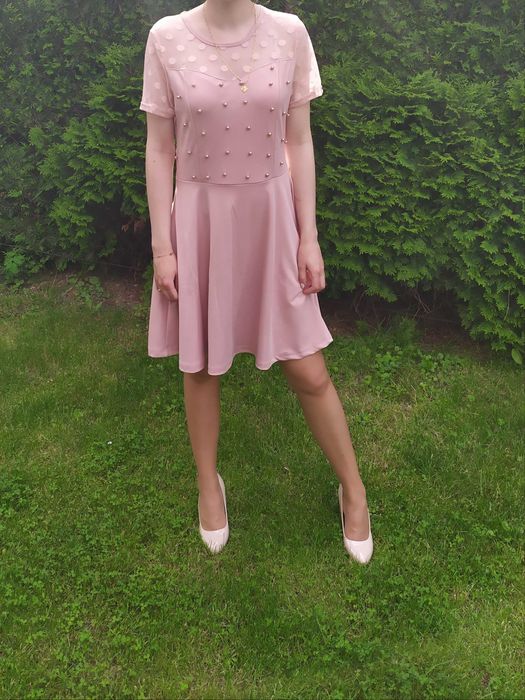 Damska sukienka różowa na urodziny