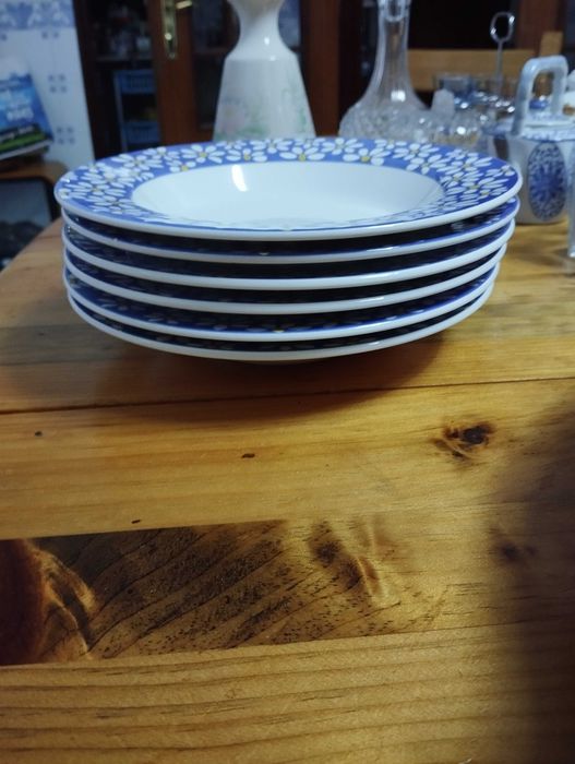 Pratos fundos em Porcelana