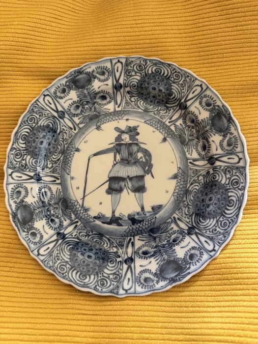 Prato decorativo em porcelana
