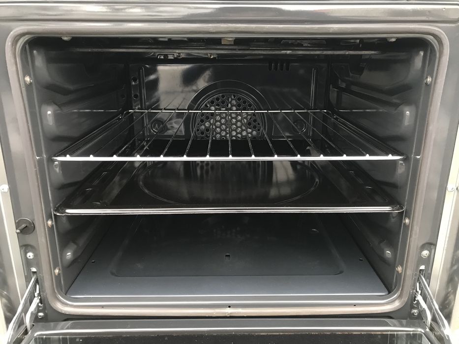 Газова плита Smeg 60см, в гарному стані, з електро духовкою