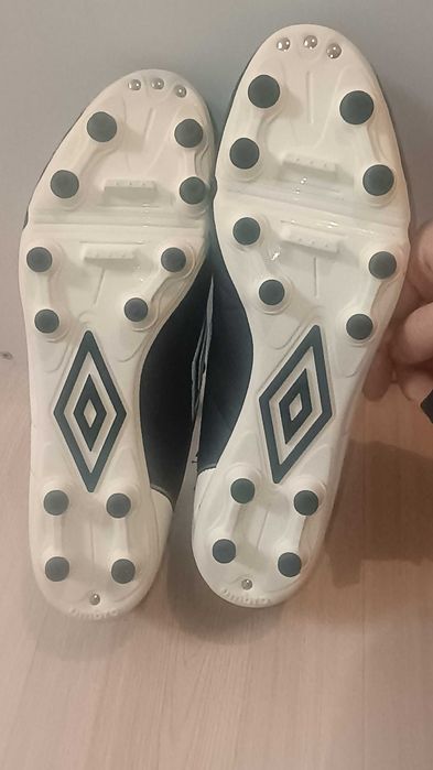 Buty piłkarskie nowe "Umbro"