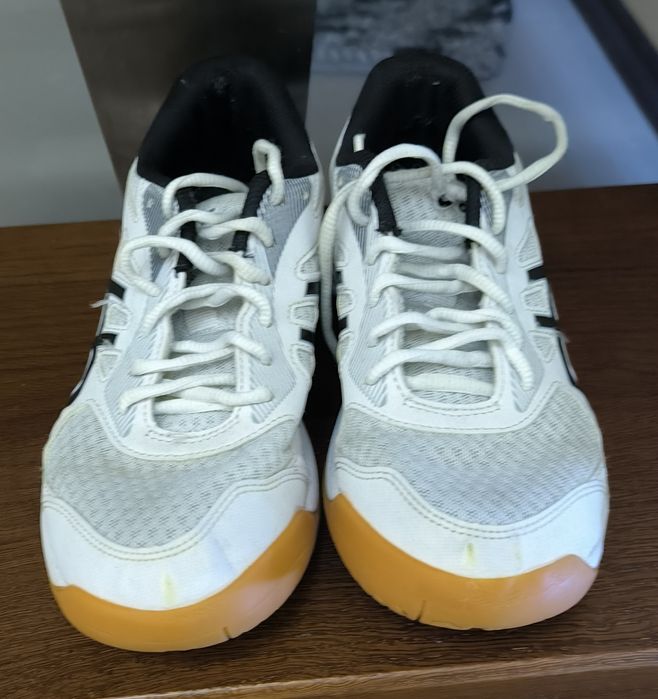 Buty Asics Upcourt 5 do siatkówki,na halę. Rozm. 39 24,5cm