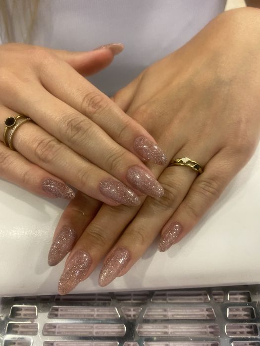 Hybrydowy  manicure Paznokcie hybrydowe/zelowe
