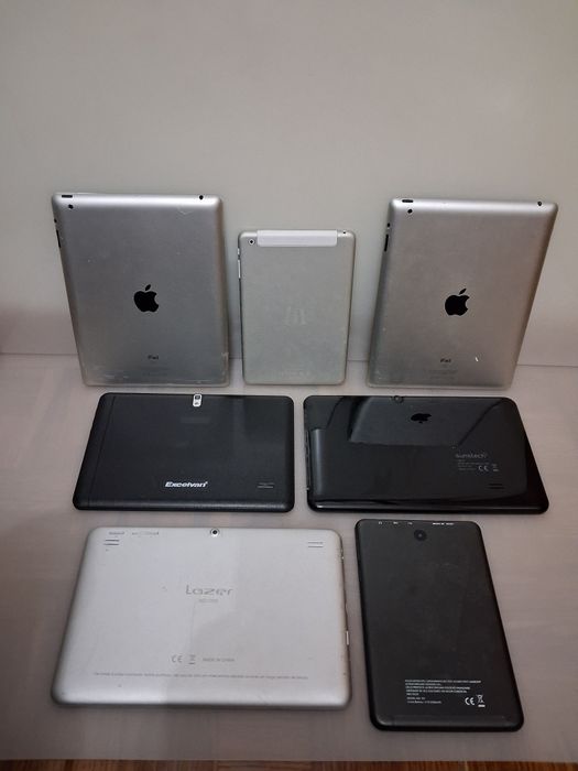 Vários iPads e Tablets