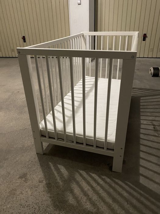 Berço bebé praticamente novo.