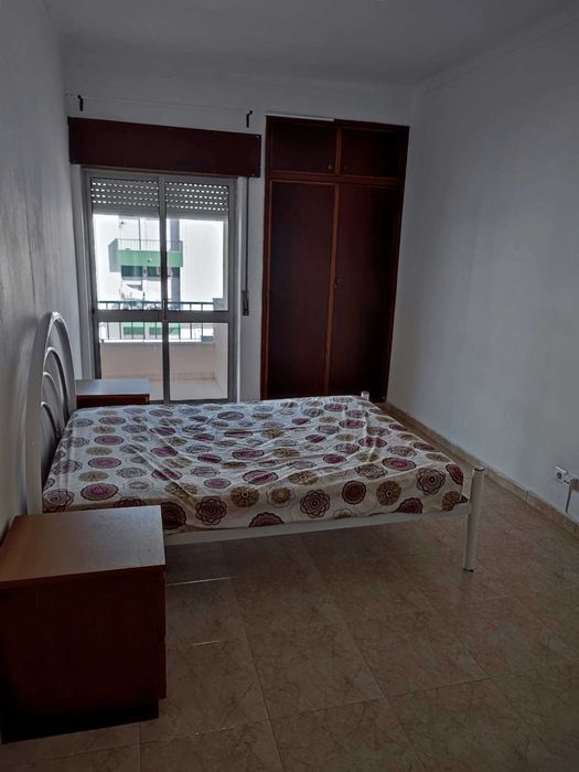 Alugo Quarto - Moita