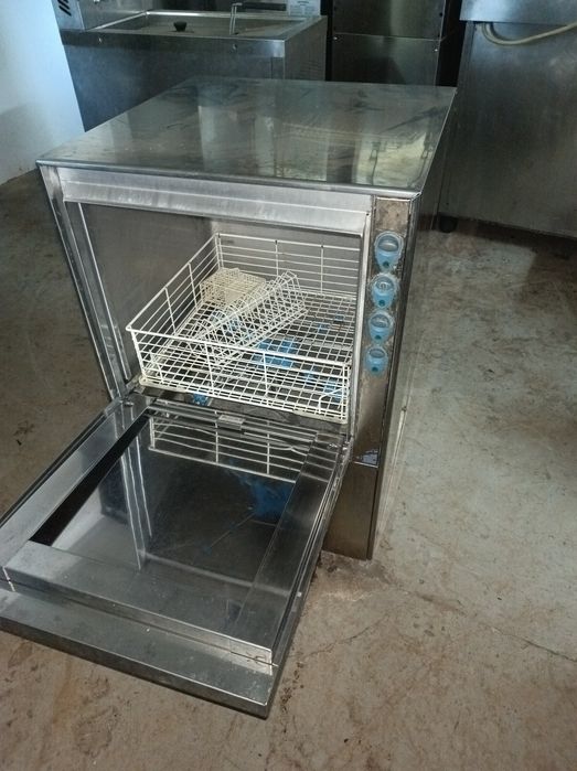 Máquina de lavar pratos