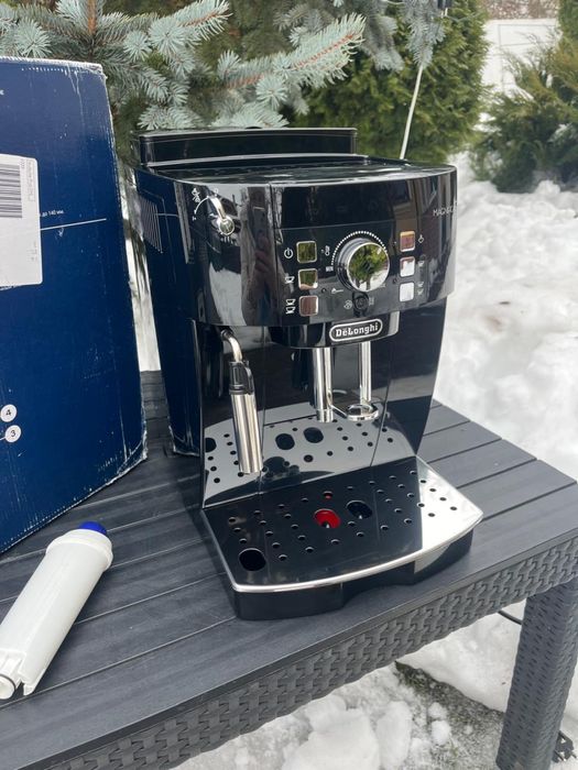 Кавоварка Delonghi Magnifica S  2024 рік 11 місяць гарантія