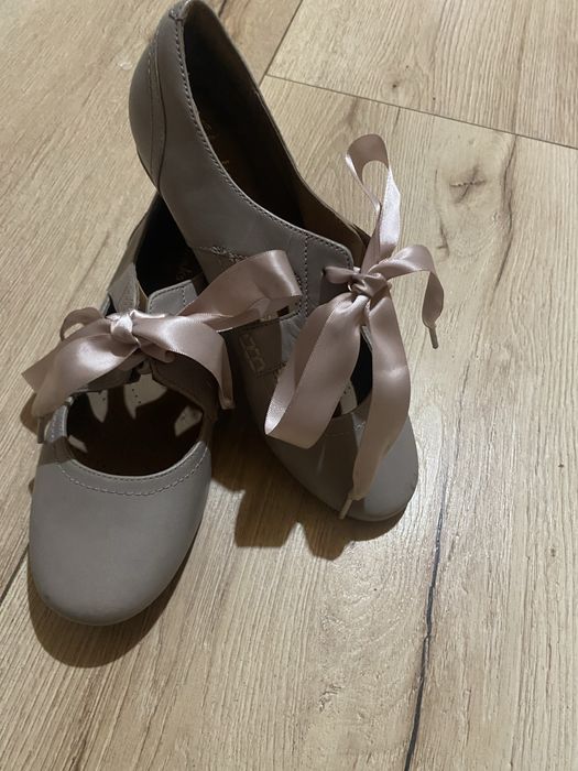 Туфлі балетки для дівчини clarks 35-36