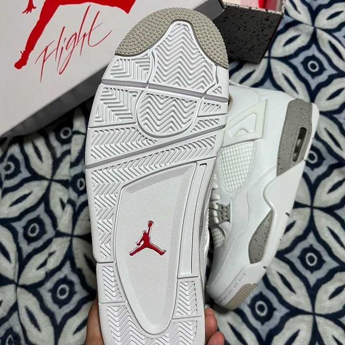 Jordan_4_Retro_White_Oreo R.38.5