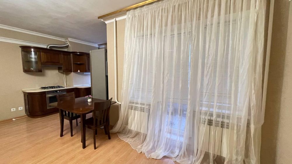 Продам простору 3-кімн. квартиру на вул. Парковий з ремонтом та меблями (3-292-044) - View 2