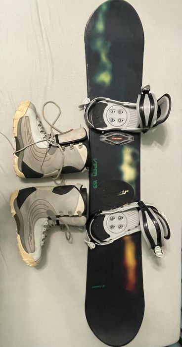 Deska Snowboard z pokrowcem i butami