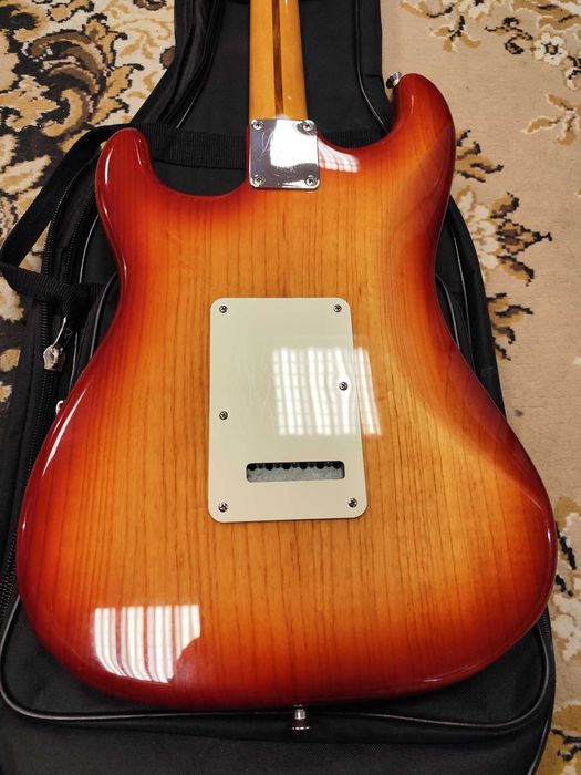 Fender Stratocaster - piękny jesion.