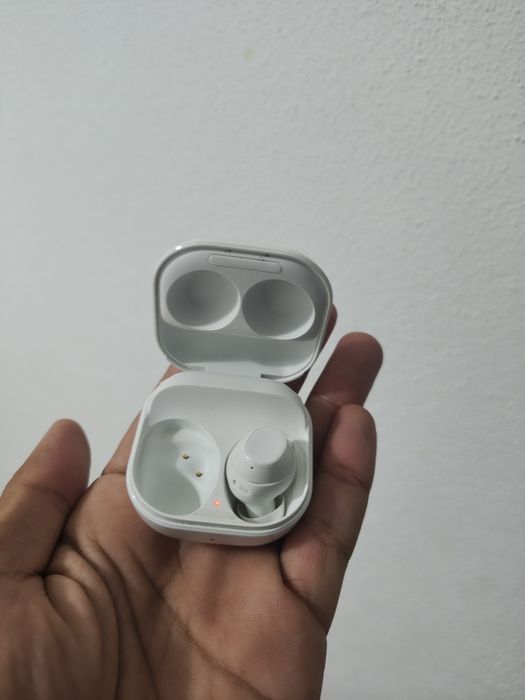 Estojo Samsung Galaxy Buds FE (SOMENTE O ESTOJO)