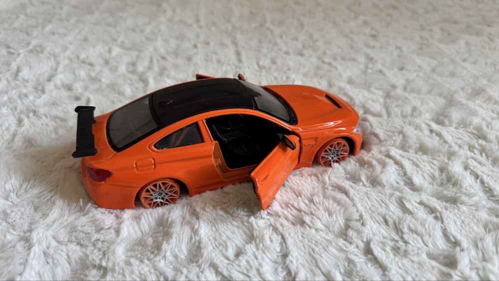 Машинки на пульті керування