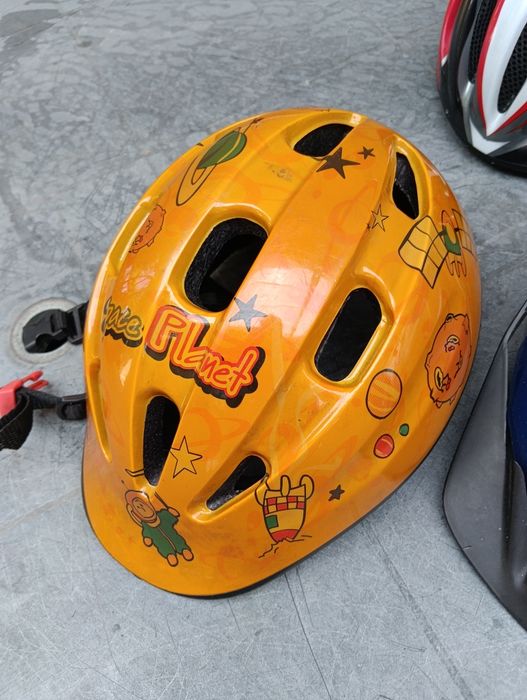 Capacete de ciclismo a 2€ cada um