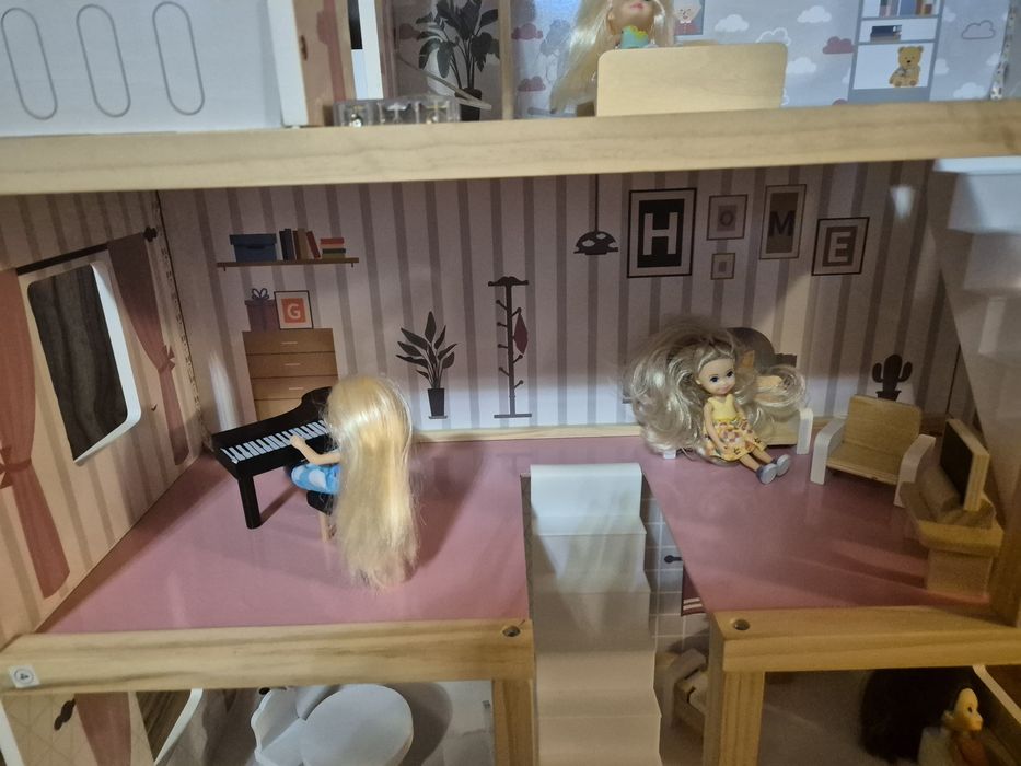 Domek dla lalek drewniany