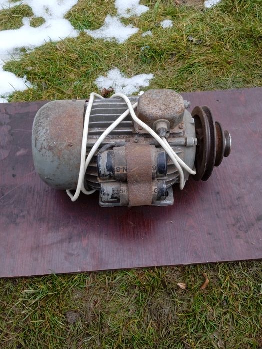 Silnik elektryczny 1.1 z gniastka 220v