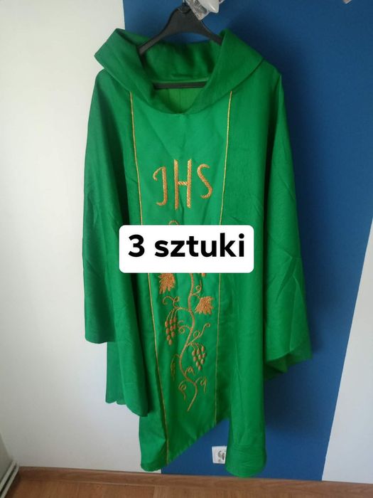 Ornat liturgiczny zielony z haftem JHS (IHS) – 3 sztuki