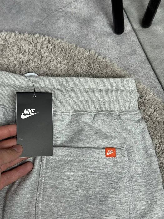 Стильні чоловічі шорти Nike