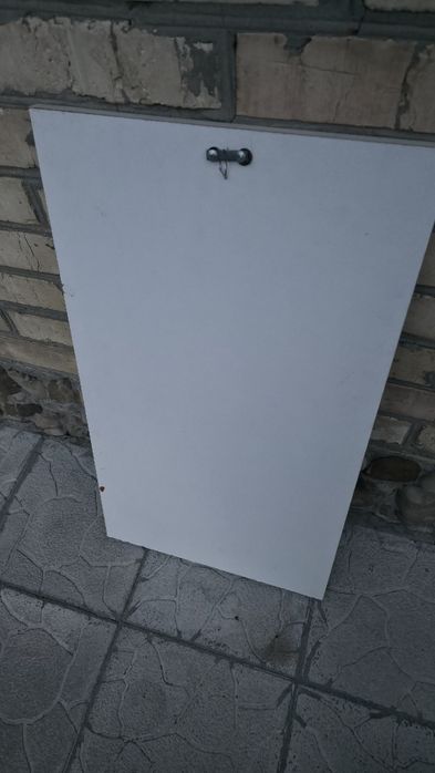 Стіл письмовий, дзеркала