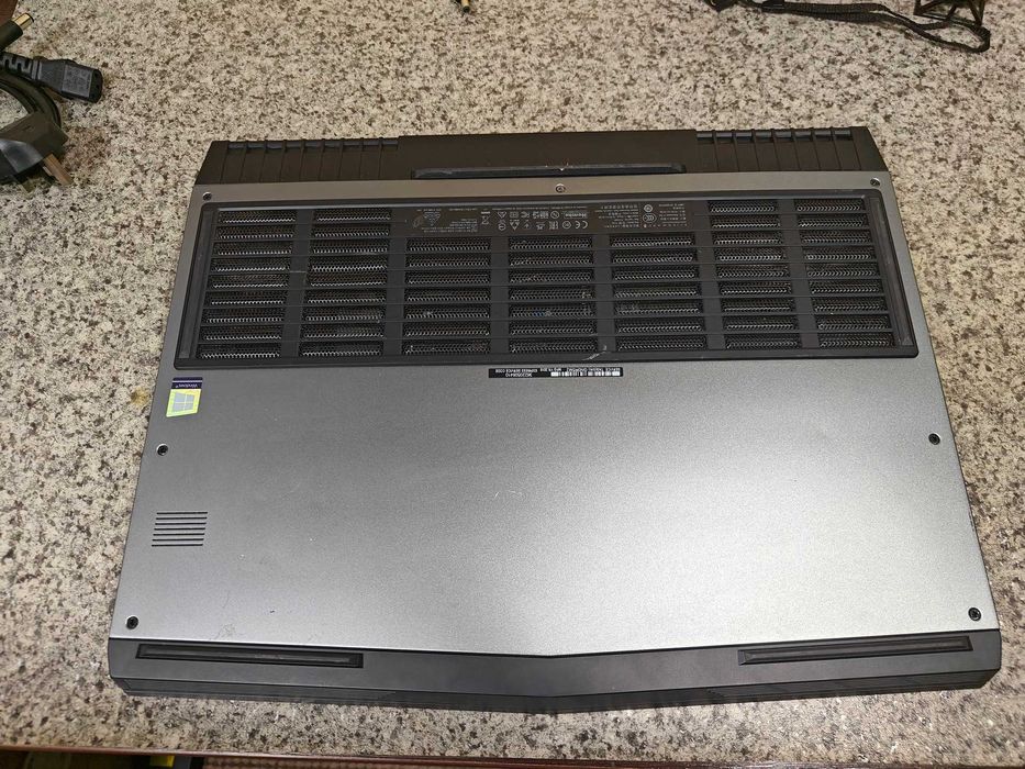 Ноутбук Alienware 17 R5 FHD 8750H 32GB 1TB SSD GTX 1070 8GB