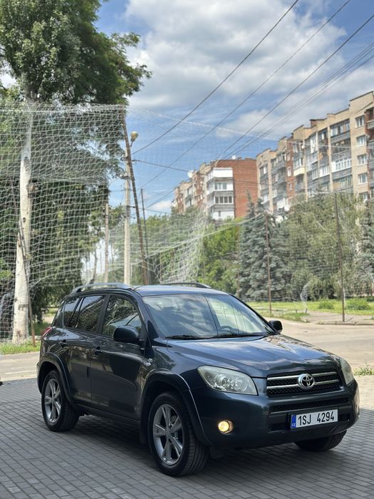 Toyota Rav 4 ,2.2 дизель/повний привід/ механіка.В доброму стан