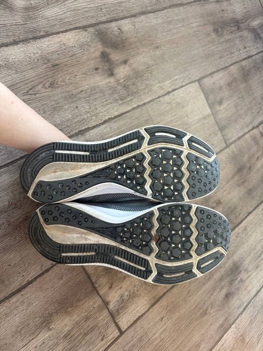 Продам чоловічі кросівки для бігу nike running
