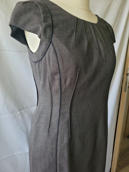 Sukienka biurowa, pięknie wykończona, rozm. 40-42