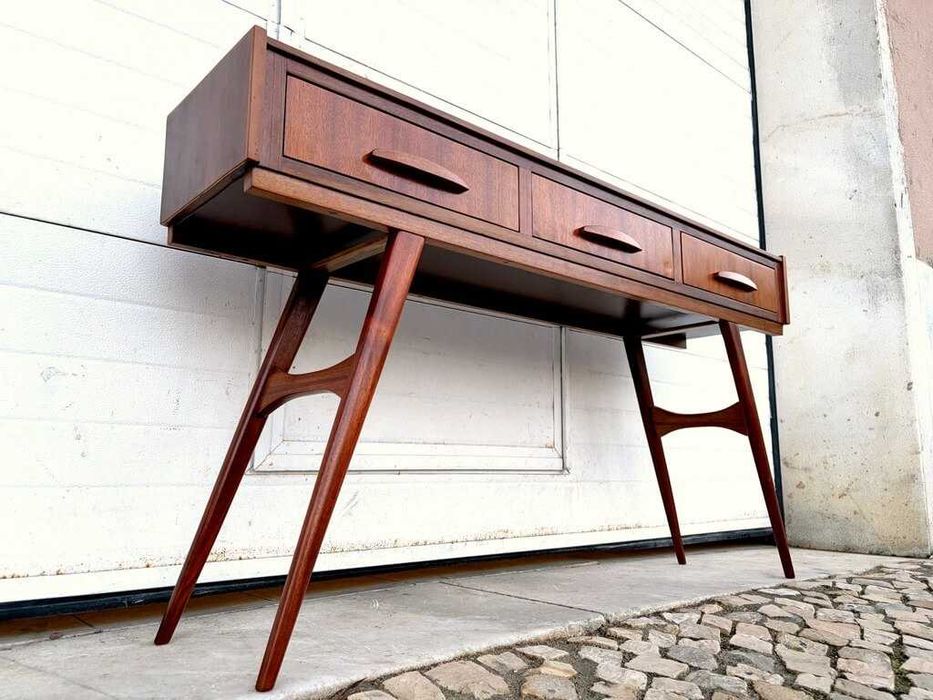 Consola olaio vintage 145,5comp x 31prof x 79alt.