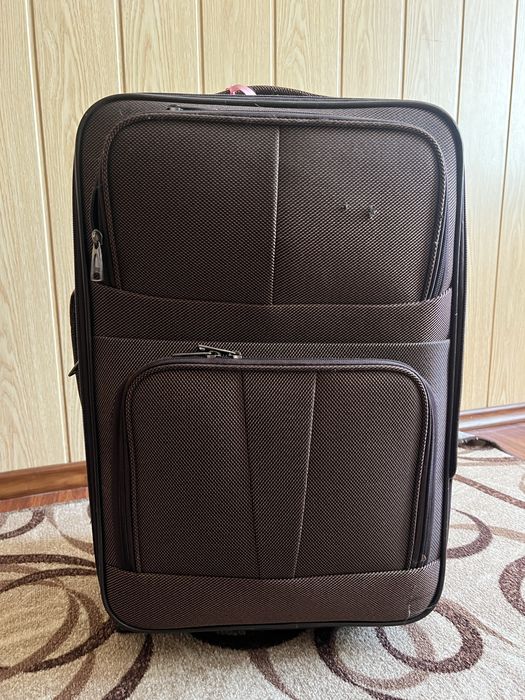 Валіза дорожня велика в гарному стані