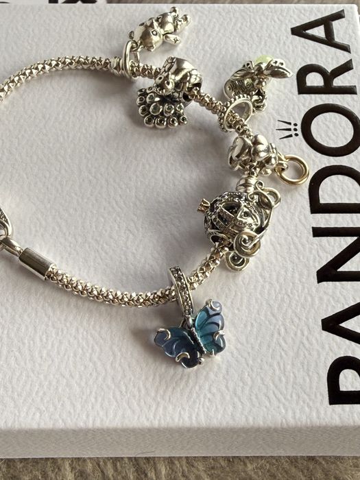 Conjunto pulseira Pandora e 6 charms