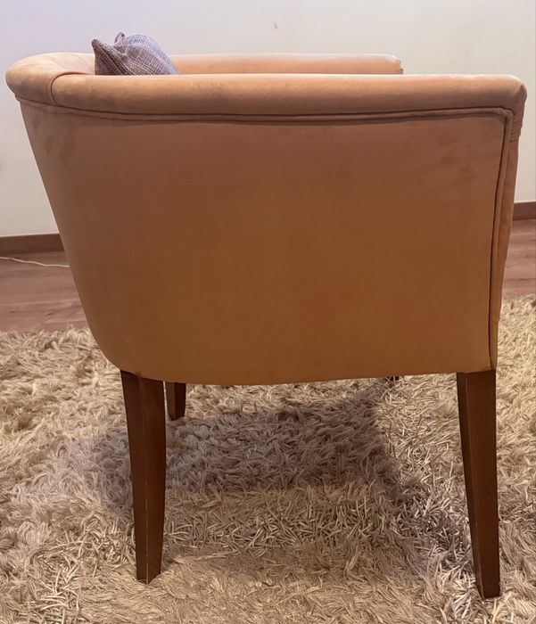 Cadeirao em tecido pele de Pessego