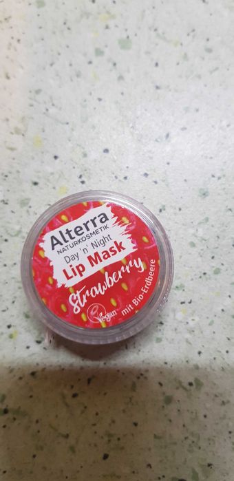 Błyszczyk , pomadka do ust , maska do ust marki Alterra LipMask+lakier
