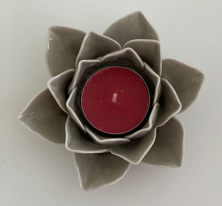 Porta velas em vidro e em porcelana