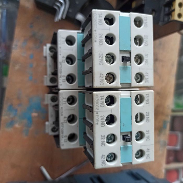 Контактор, Пускатель электромагнитный Siemens 3TF3010 9A 24V AC