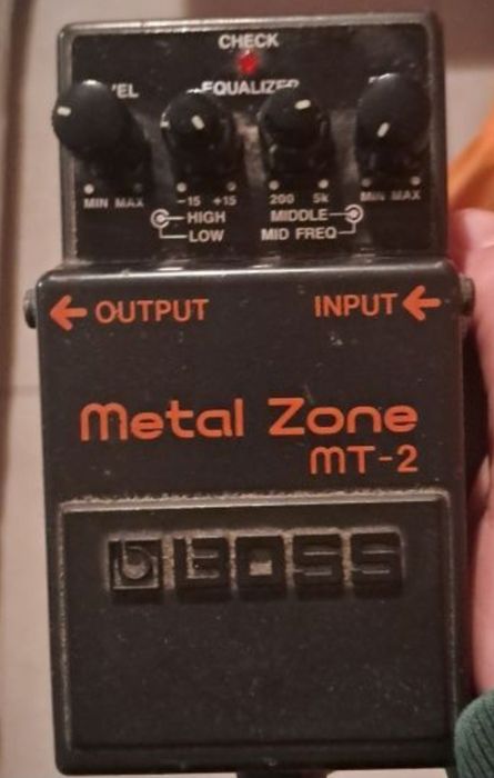 Boss MT-2 Metal Zone – Som pesado clássico | Funcionamento impecável