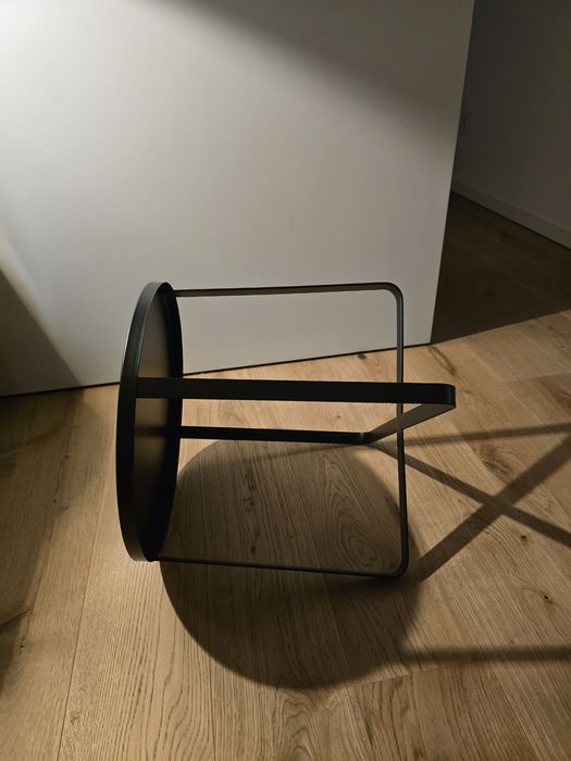 Mesa de apoio moderna em metal preto
Vendo