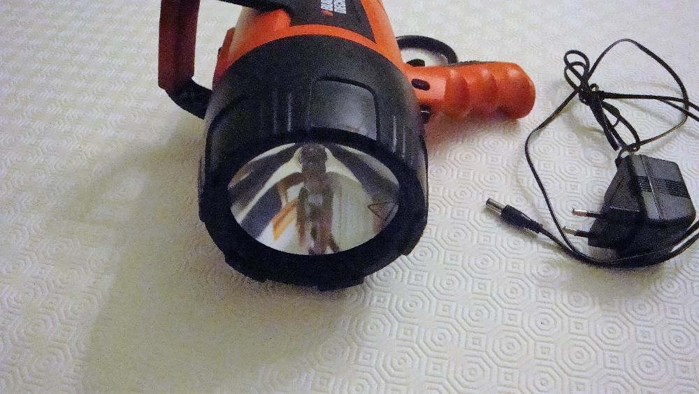 lanterna recarregável "Black & Decker"