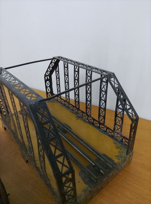 Stara metalowa kolejka z mostem – Meccano