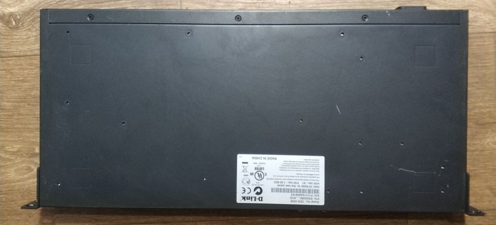 Коммутатор D-Link DES-3028