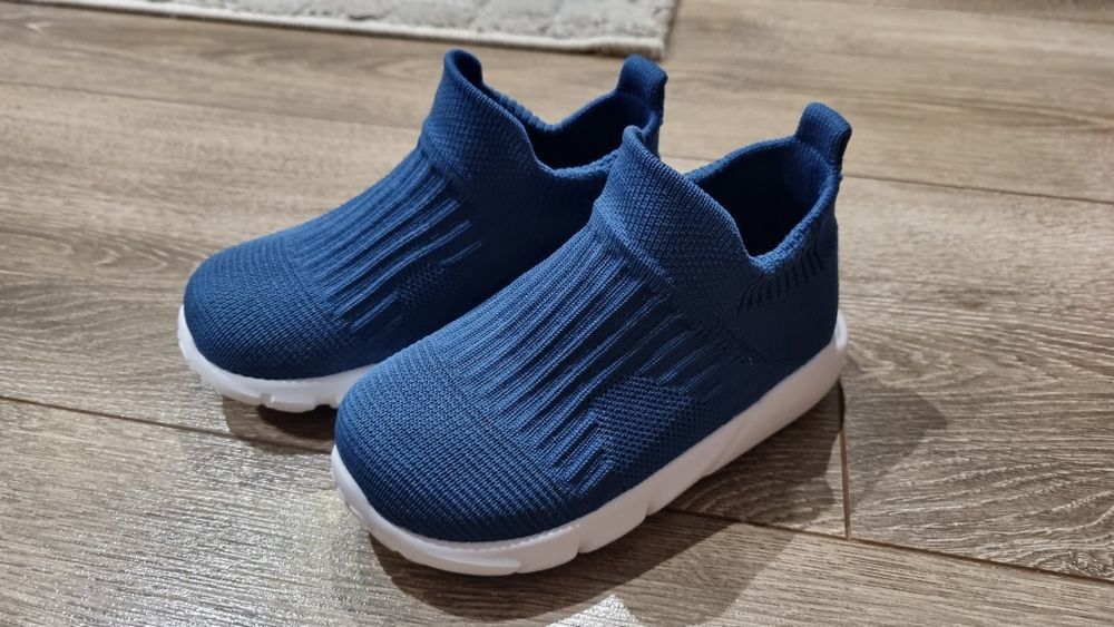 Sneakersy chłopięce wsuwane trampki 25