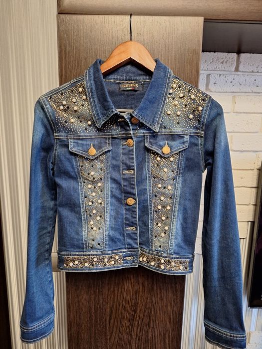 Джинсовая красивая куртка