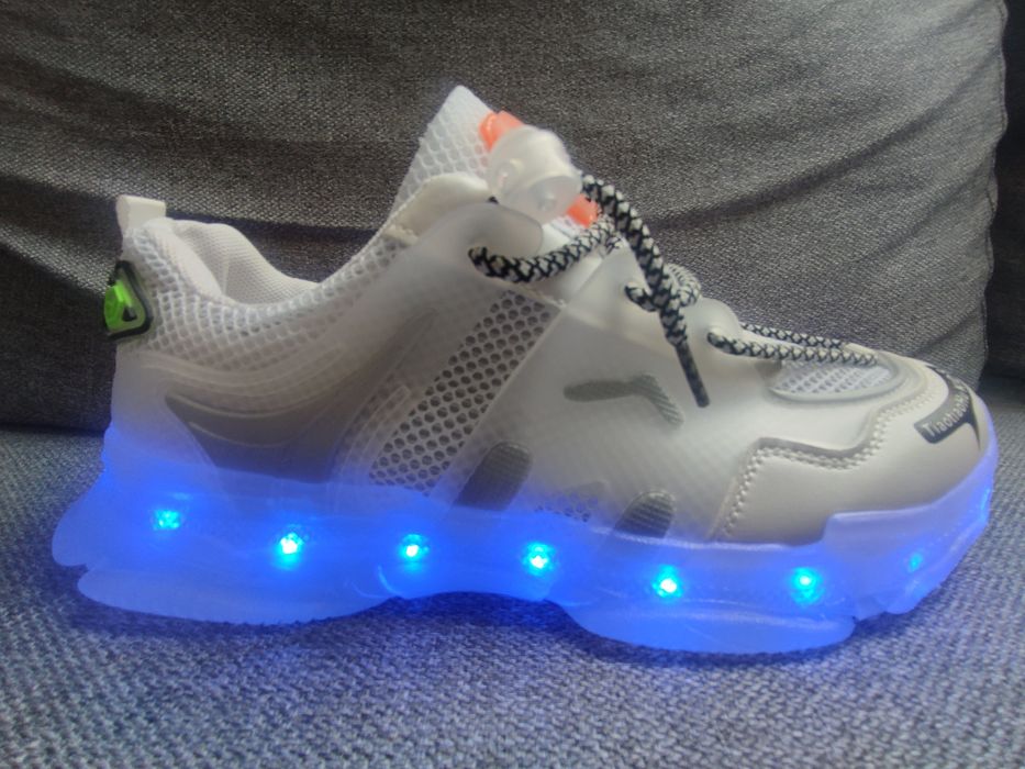 Buty sportowe świecące adidasy młodzieżowe LED r.39